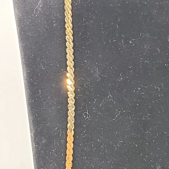 Gold Tone Necklace 11.25" Unsigned Lobster Closure - Picture 2 of 4